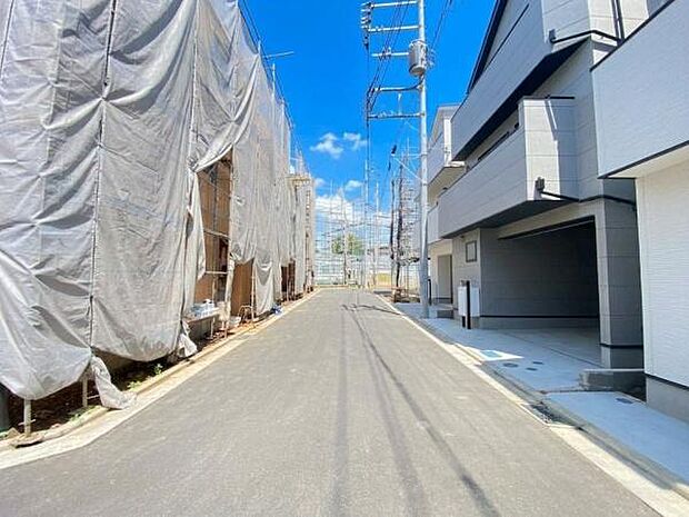 《前面道路》　■「空」×「光」×「風」。開放感を具現化したような現地は、まさに「永住の地」としての選択肢です。