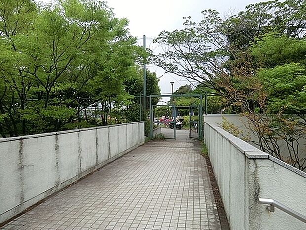 小港南公園まで620m、野球のできるグラウンドやテニスコートのある公園