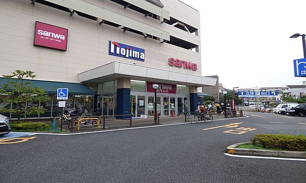 スーパー三和 本牧店まで564m、生鮮食品を中心に加工食品、日用雑貨の品揃えも充実。毎日の生活に必要な商品が豊富に揃うスーパー。