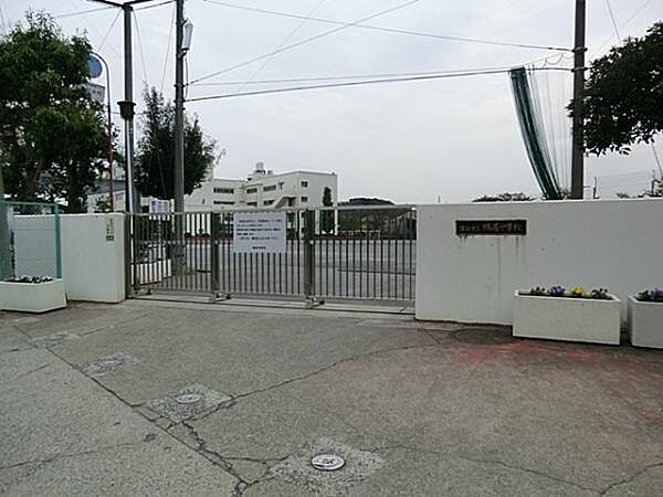 横浜市立鴨居中学校まで1886m