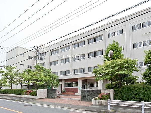 横浜市立新田中学校まで603m