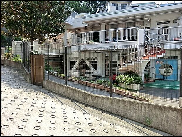 横浜市清水ケ丘保育園まで517m、昔からある保育園で、園の方針がしっかりしているので安心感があります。