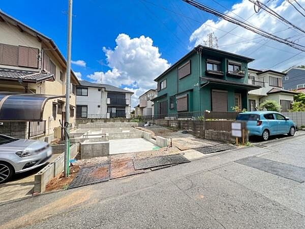 《外観》　■一戸建ての多いエリア、静かで落ち着いた雰囲気。シンプルで美しいフォルム空気までクリーンになるような佇まい。心地よいライフスタイルが実現できるそんな予感。