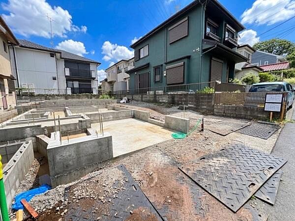 《外観》　■家族みんなが落ち着ける場所。明るい空間で心も暖か、朝から爽やかな気分。寝る時も包みこまれるようにふんわりと。家にいることが心と体に優しい暖かな暮らし。