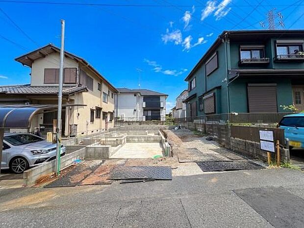 《外観》 ■一戸建ての多いエリア、静かで落ち着いた雰囲気。シンプルで美しいフォルム空気までクリーンになるような佇まい。心地よいライフスタイルが実現できるそんな予感。