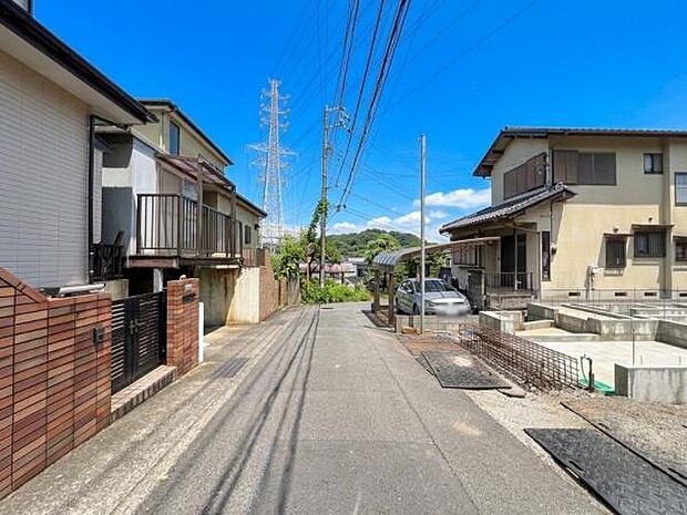 《前面道路》 ■「空」×「光」×「風」。開放感を具現化したような現地は、まさに「永住の地」としての選択肢です。