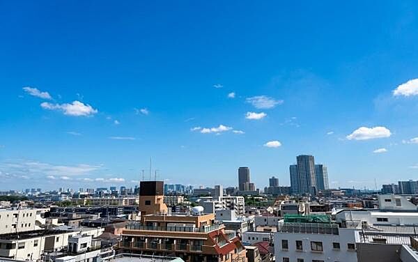 《眺望》　■目の前には気持ちの良い青空が広がります。開放的で開けた空間が望めます。