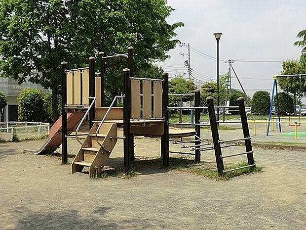 桂台第五公園まで329m、複合滑り台、ブランコなどがあります。