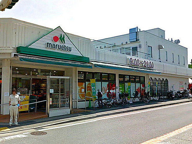 マルエツ平二丁目店まで212m、高品質のPB商品や豊富なお惣菜、新鮮な生鮮食品も魅力のスーパー。駐車場32台あり