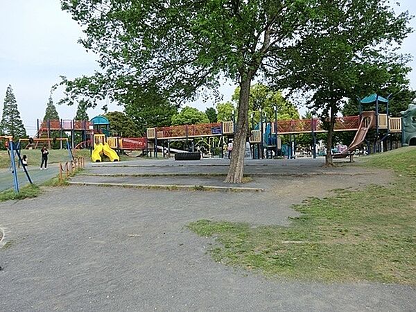 大師公園まで233m、複数の広場があり子どもの年齢に合わせて遊ぶことができる大きい公園です。