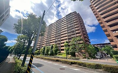 外観：《外観》　■ここから一つ一つ思い出を紡いでいく。マイホームはいつも家族の歴史とともにあります。