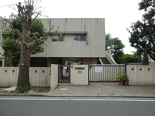 竹之丸保育園まで1358m、人との関わりの中で、お互いの違いや一人ひとりがかけがえのない大切な存在である事を認めあえるよう愛情豊かに働きかけています