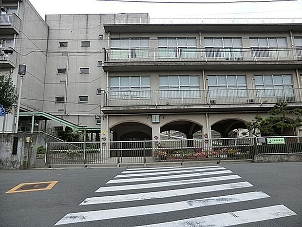 横浜市立老松中学校まで1036m