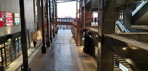 ジョイナステラス二俣川まで1115m、横浜市旭区の相鉄線二俣川駅に直結する商業施設。ファッション、ライフスタイルグッズ、レストランとお買物、グルメが楽しめます