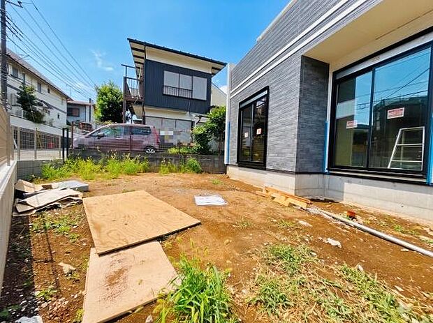 《庭》 ■土と緑が身近に感じられるお庭があるのは嬉しいですね。
