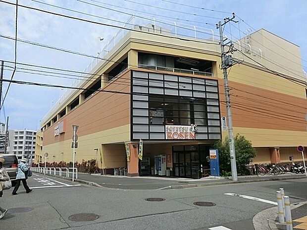 そうてつローゼン十日市場店まで960m、十日市場駅徒歩3分。立体駐車場併設。ゆたかな生活へのかけ橋がモットー。広い店内でゆっくりお買い物を楽しめます。