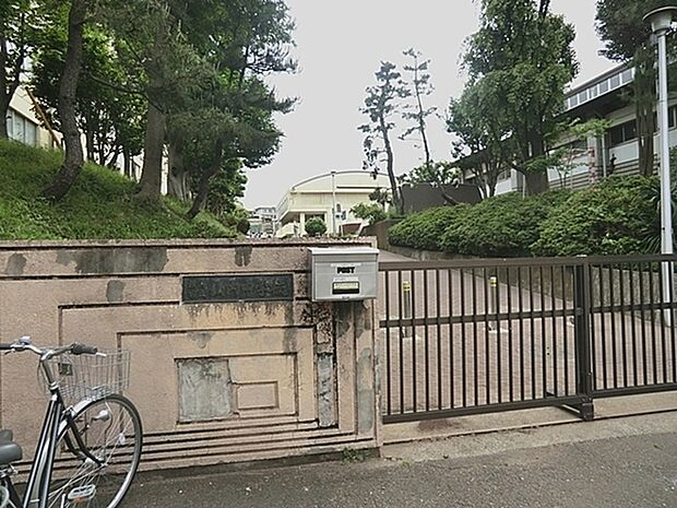 横浜市立山内中学校まで1567m、