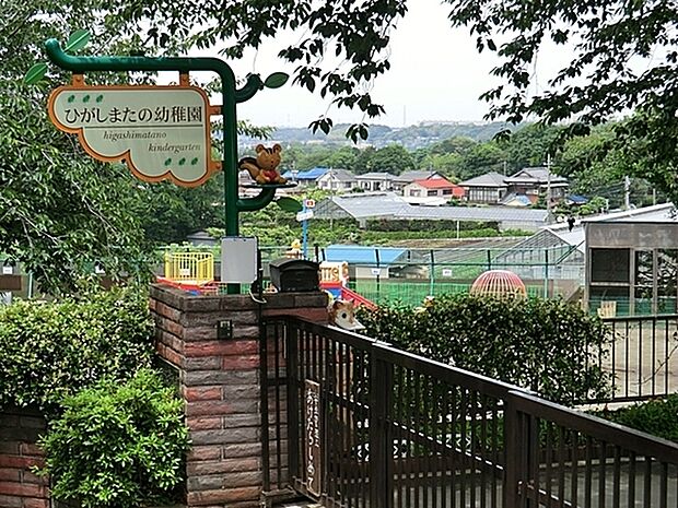 東俣野幼稚園まで480m、緑に囲まれたやや高台にあり、晴れた日には富士山・丹沢・大山が望めます。四季を感じ、子どもたちはのびのびと過ごしています。
