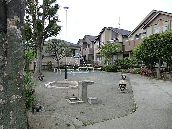 渡戸第二公園まで285m、ブランコや砂場がある小さな公園です。