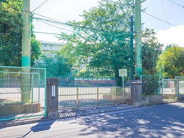 横浜市立屏風浦小学校まで798m