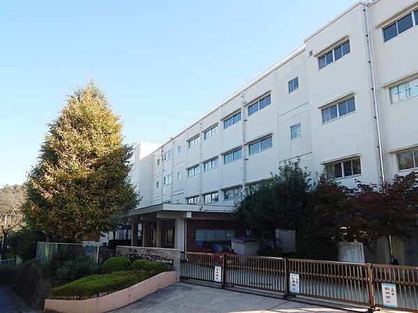 横浜市立万騎が原小学校まで320m