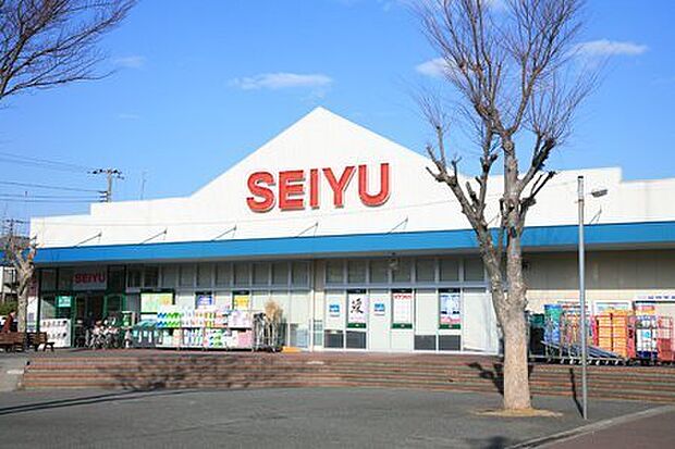 西友逗子ハイランド店まで577m、西友逗子ハイランド店は、逗子駅から少し離れたハイランドの住宅街の中にあります。安いので車でよく買い物に行きます。