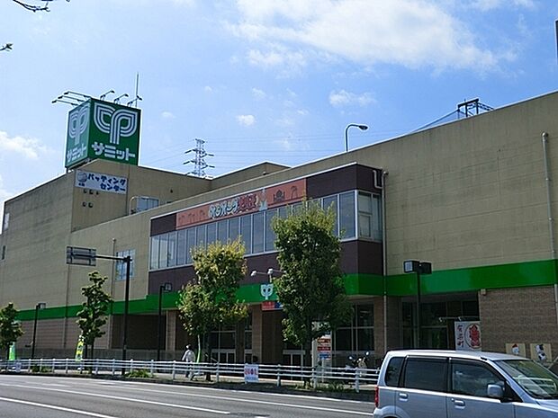 サミットストア下倉田店まで921m、季節の彩りを食卓に。食と健康を考えたＰＢ商品や豊富なお惣菜が魅力のスーパー。