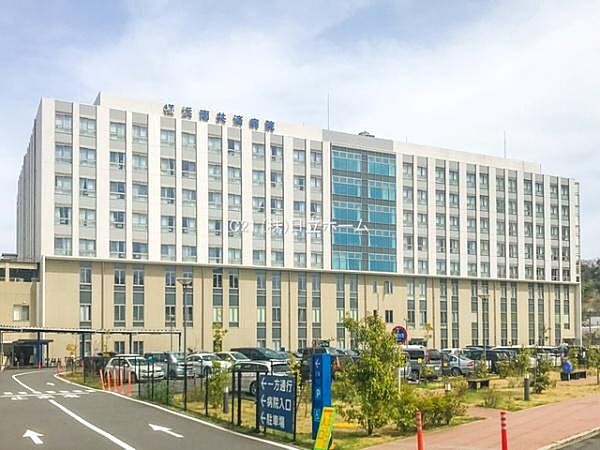横浜南共済病院まで398m、診療科目：内科・外科・整形外科・耳鼻咽喉科・眼科・小児科・リハビリテーション科・産婦人科・皮膚科・消化器科・泌尿器科など