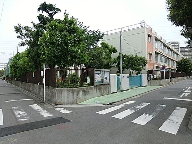 川崎市立東小田小学校まで272m