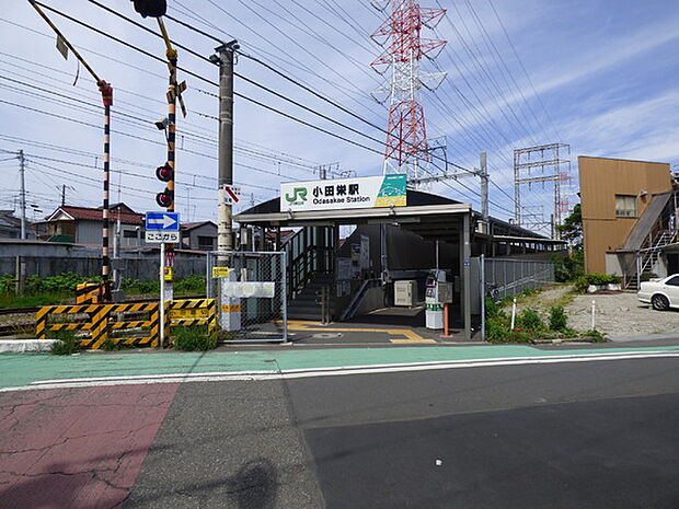 小田栄駅まで561m、東日本旅客鉄道(JR東日本)南武線支線(南武支線・浜川崎支線)の駅である。相対式ホーム2面2線を有する地上駅。