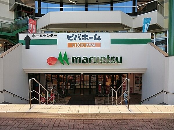 マルエツ川崎宮前店まで967m、高品質のＰＢ商品や豊富なお惣菜、新鮮な生鮮食品も魅力のスーパー。駐車場 ：駐車場あり
