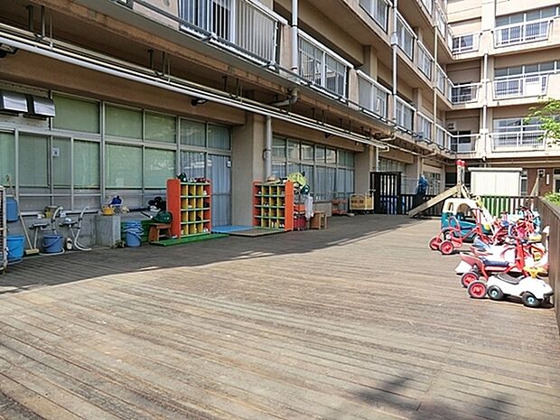 土と愛子供の家保育所まで481m、昭和49年に「障害を持つ子も持たない子も、共に助け合い育つ」ことを基本に設立されました。