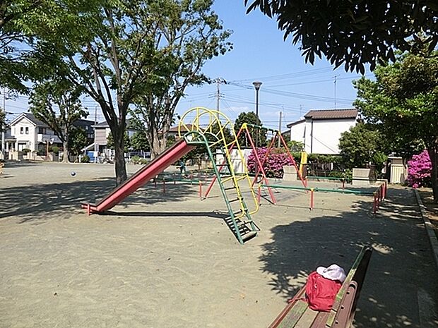 大原北公園まで376m、木陰もあり住民に親しまれている公園です
