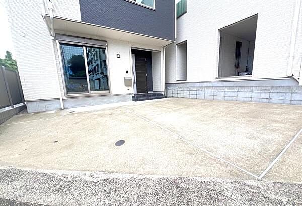 《駐車場》　■駐車場2可能（車種による）。