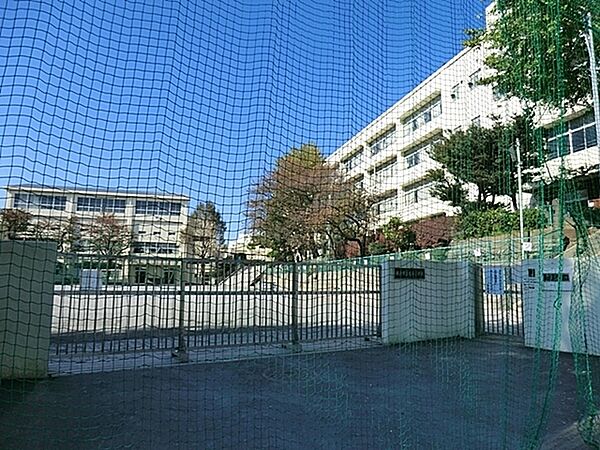 横浜市立田奈小学校まで1386m