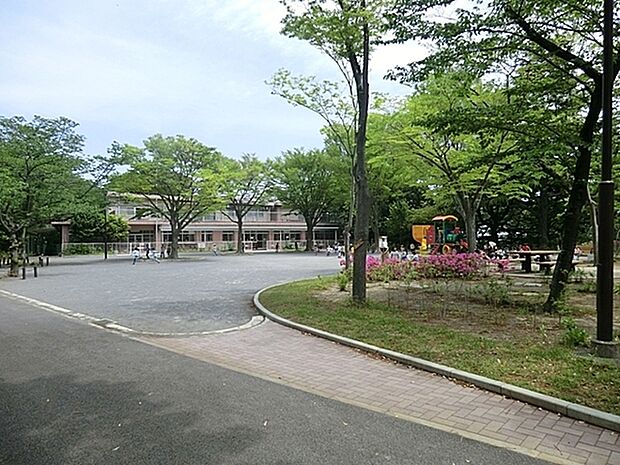 高風保育園まで1141m、早朝7:30~8:29まで、保育終了後~19:00までの時間は延長保育となります。 ・キリスト教精神に基づいた保育です。