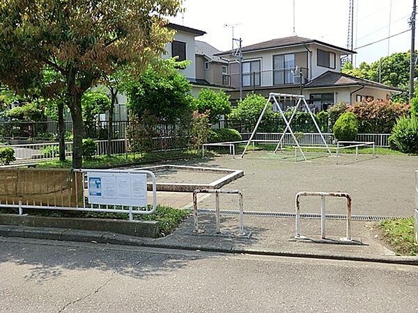 仏向外野公園まで612m、住宅街にある小さな公園です。小さなお子さんの毎日お散歩、外気浴にもちょうど良さそうです。