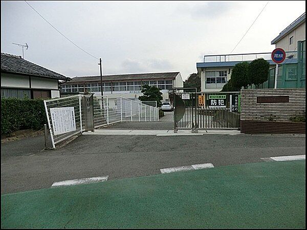 横浜市立南本宿小学校まで482m