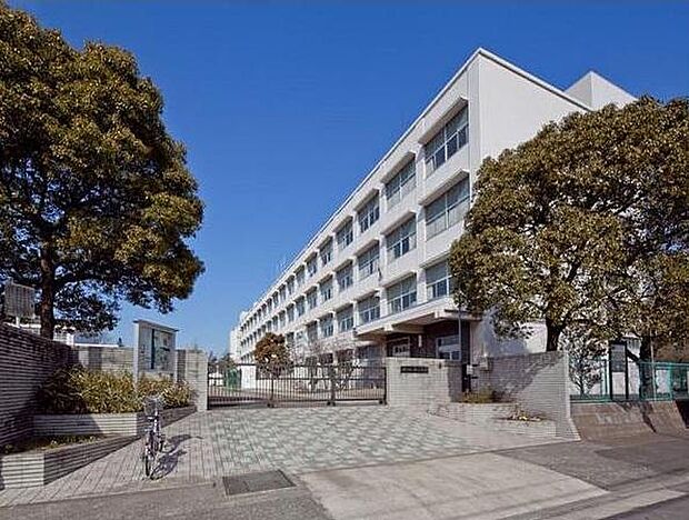 横浜市立鉄小学校まで1548m