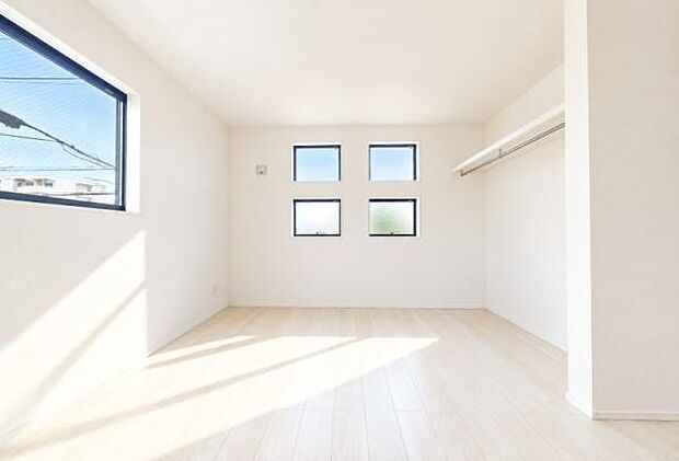 《子供部屋》 ■お子様の成長を優しく見守る、明るい子供部屋。遊んだり、学んだり、時には一人の時間を過ごしたりと健やかな毎日を育む大切な場所。未来への第一歩を育む、かけがえのない空間です。