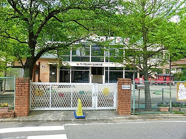 戸塚すみれ幼稚園まで342m、園のすぐ近くにあるアーチェリー山で、キイチゴ摘み、ドングリ拾い、沢ガニ捕り、がけ滑りなど、様々な自然体験ができます。