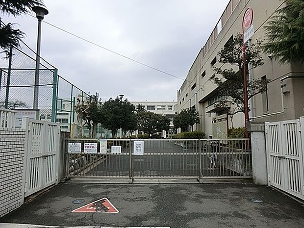 横浜市立中和田中学校まで851m、自ら学び、自他を大切にして、社会に貢献する生徒 を育てます。多彩なクラブ活動。