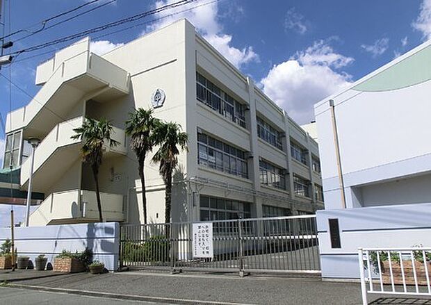 横浜市立中川中学校まで860m