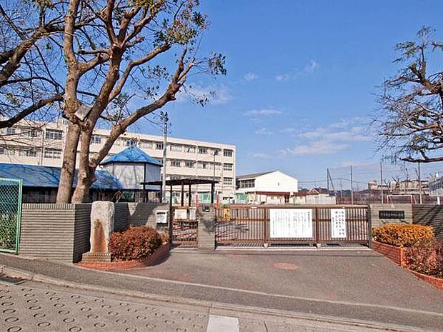 横浜市立中川小学校まで968m