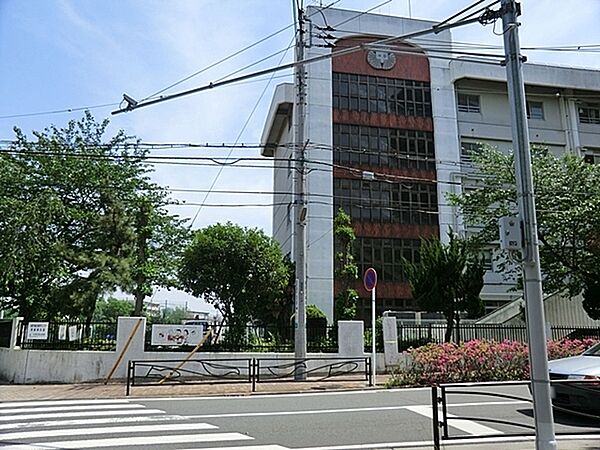川崎市立塚越中学校まで1020m