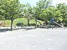 周辺：新石川公園まで860m、園内は2段になっていて上段にはグラウンド、下段にはブランコ・鉄棒などがあります。ロング滑り台もあります。