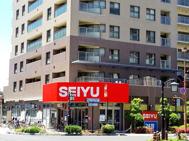 西友守山店まで600m、24時間営業　(一部を除く)