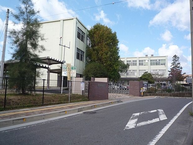 草津市立老上小学校まで440m