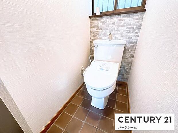 【トイレ】スッキリとしたデザインの温水洗浄便座付きトイレ！