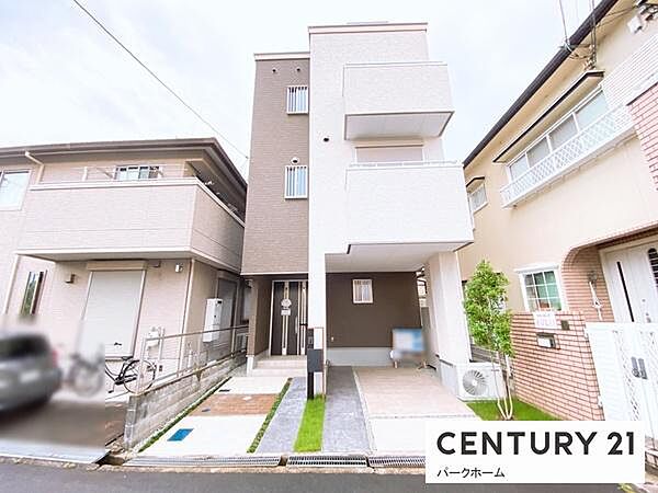 【外観】現地写真です！駐車スペースあり！